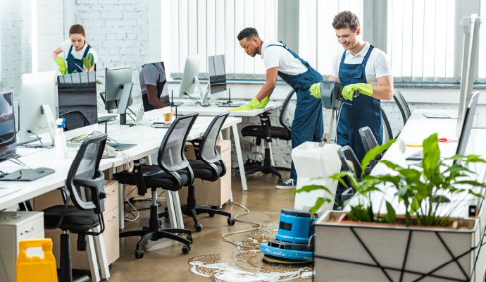 Expert cleaning office room