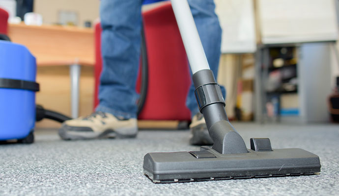 Carpet cleaning with vacuum