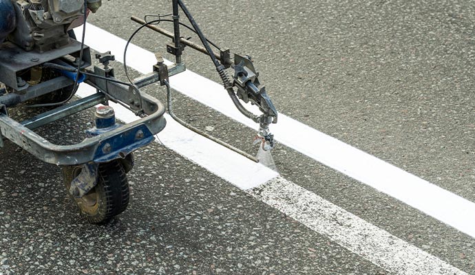 Professionals parking lot striping service