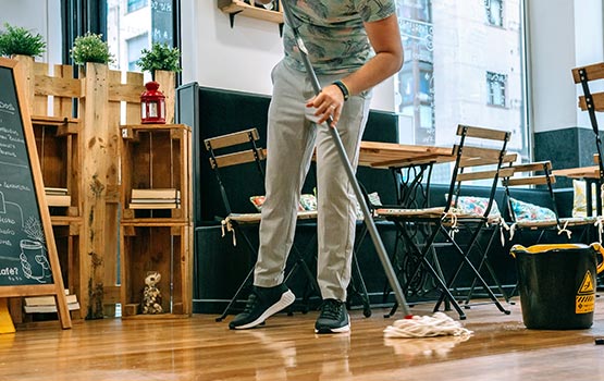 restaurant floor cleaning using a mob